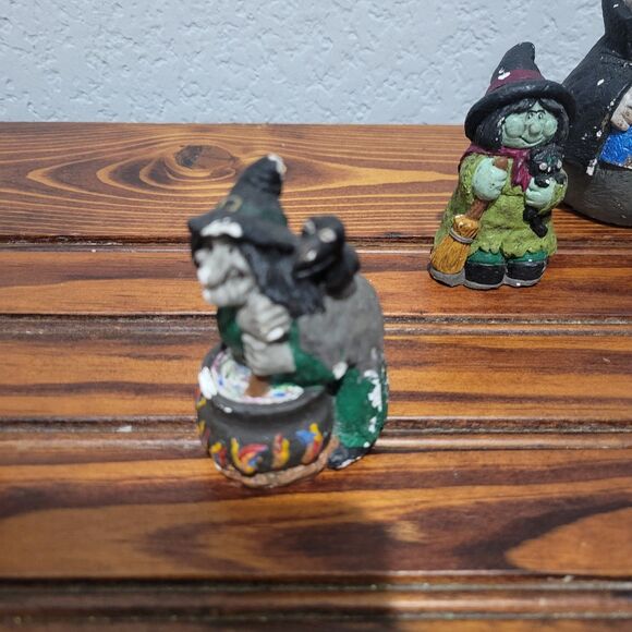 Lot Of 8 Miniature Figures Halloween Village Mini graveyard Skeleton Ghost Witch - Picture 4 of 16